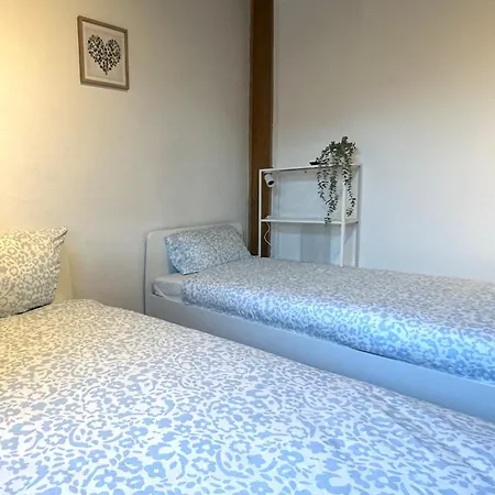 Grosszuegige Handwerkerwohnung - Viel Platz Und Voll Ausgestattet Apartmán *